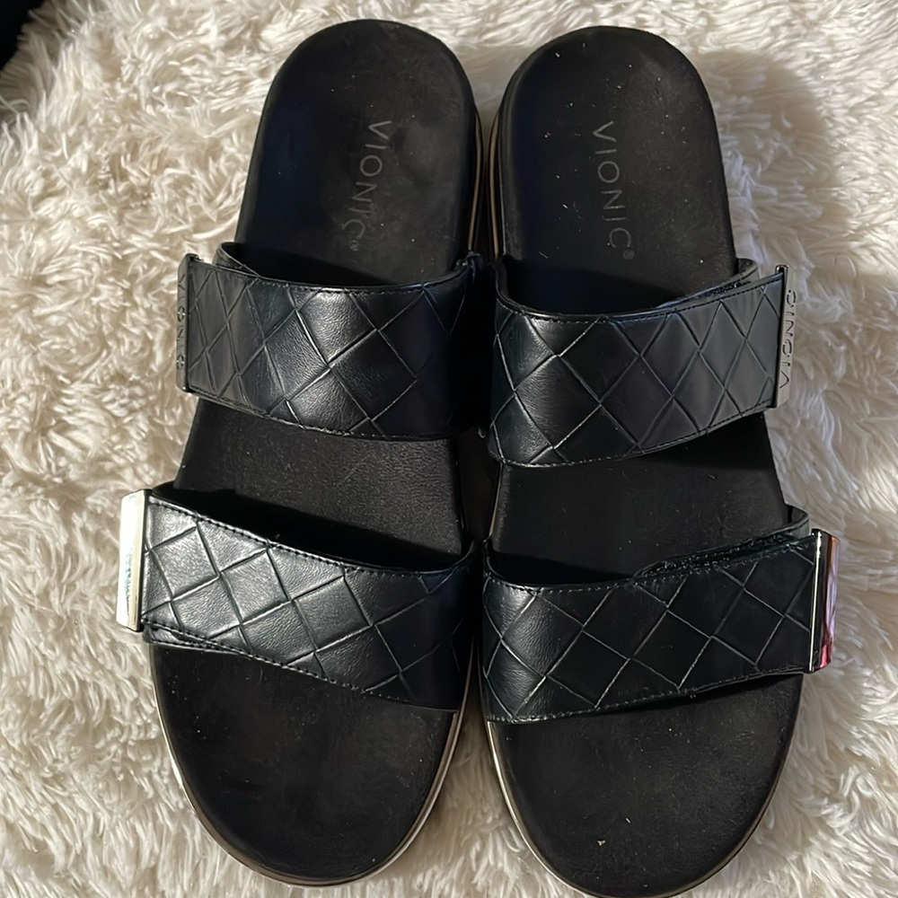 Bionic sandals size 10